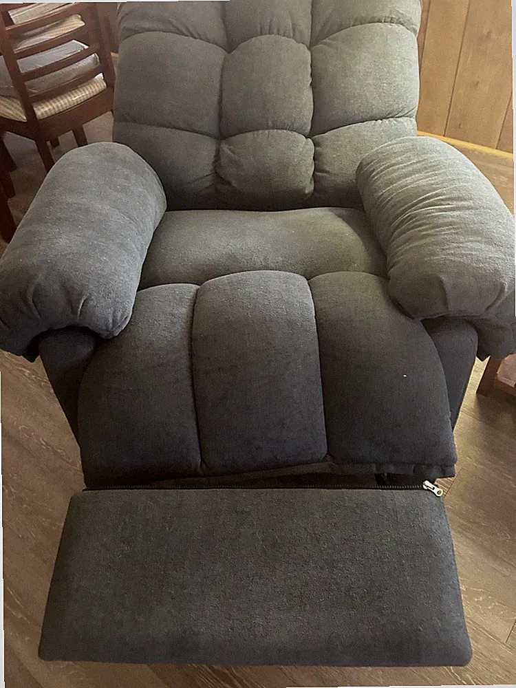 Electric power recliner. Brand new never used has USB port also.